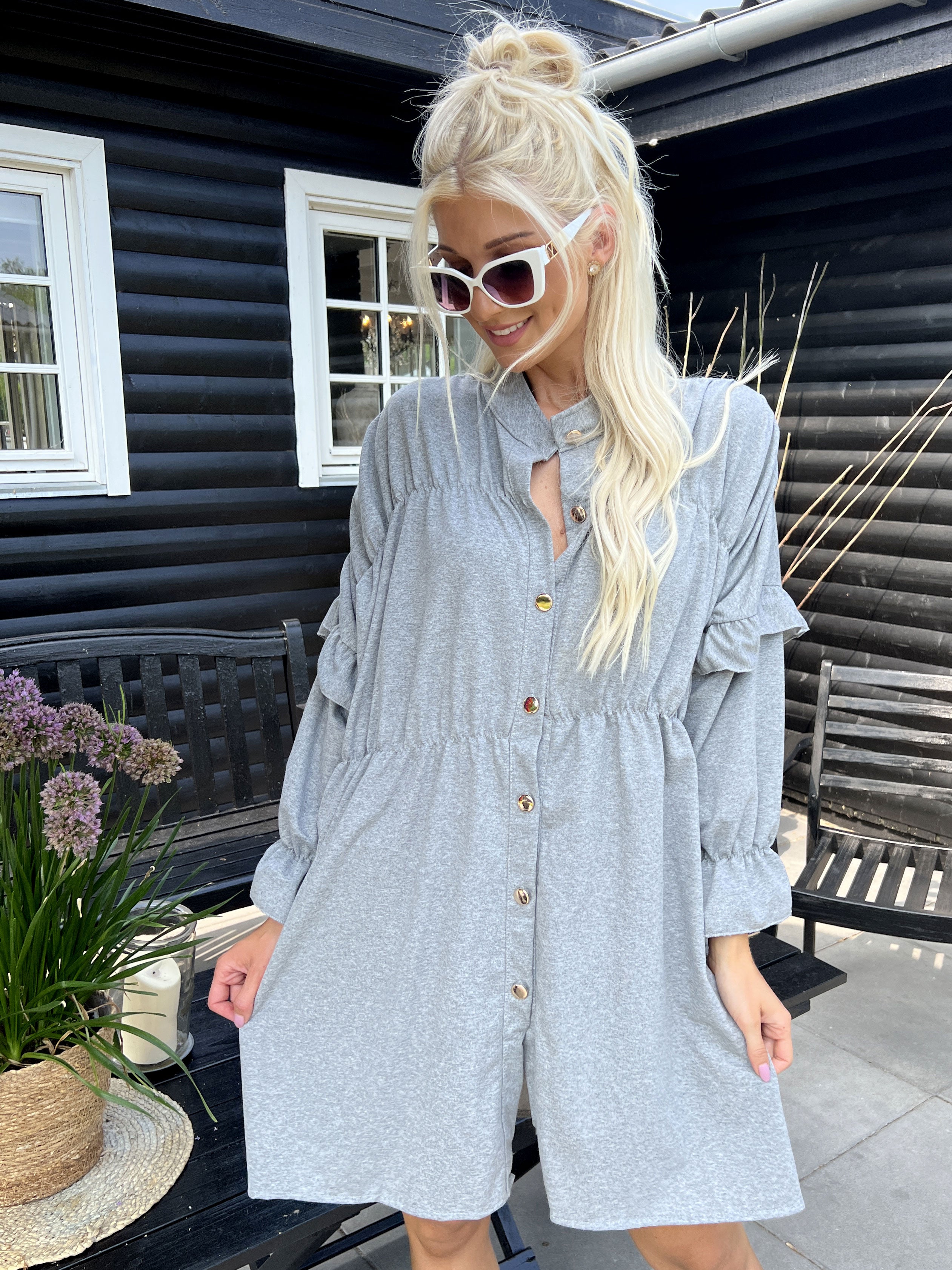 Monica Jersey - Sød joggingkjole med flæser